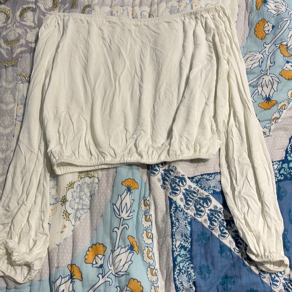 White long sleeve crop top